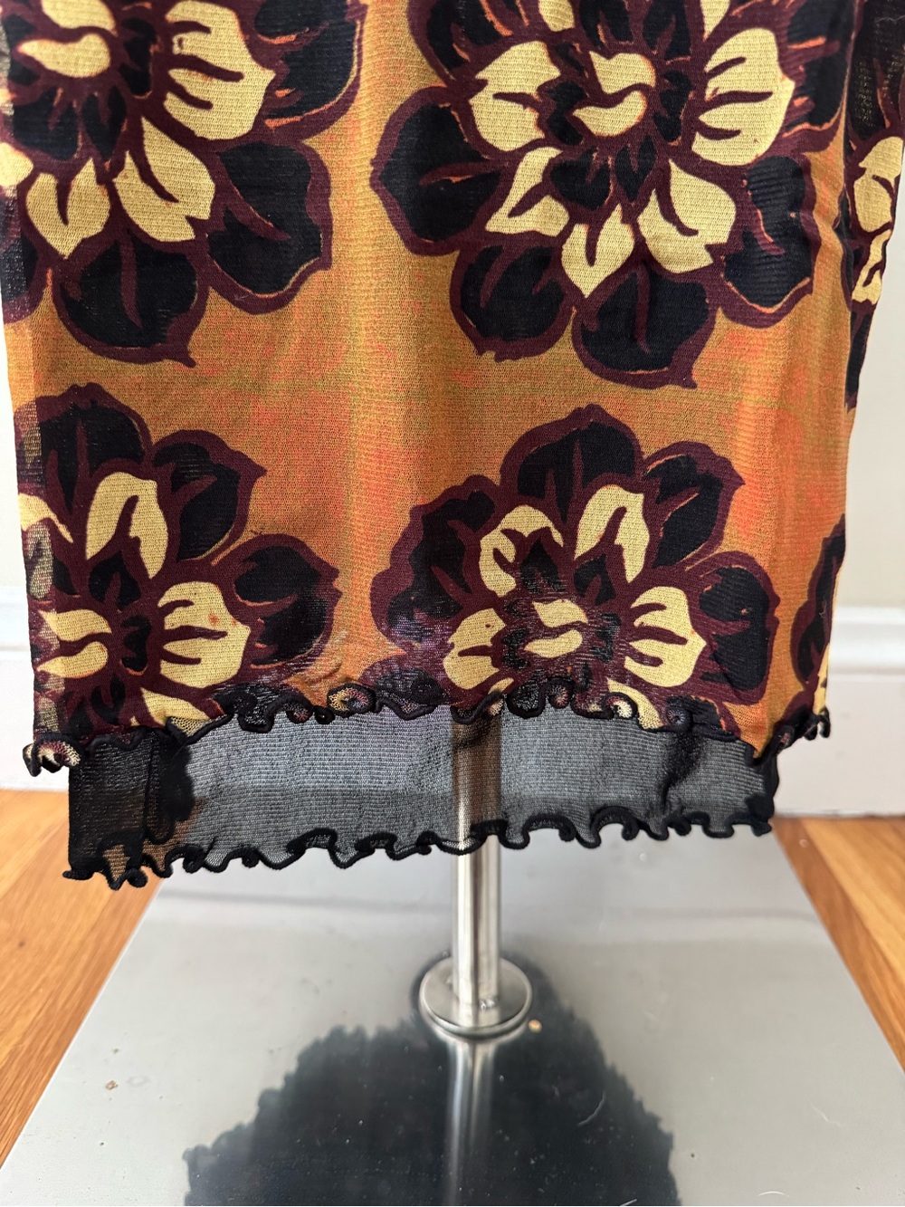 Banana Republic Gold Floral Tile Mesh Midi Skirt — Size Medium (NWT) - Picture 3 of 8